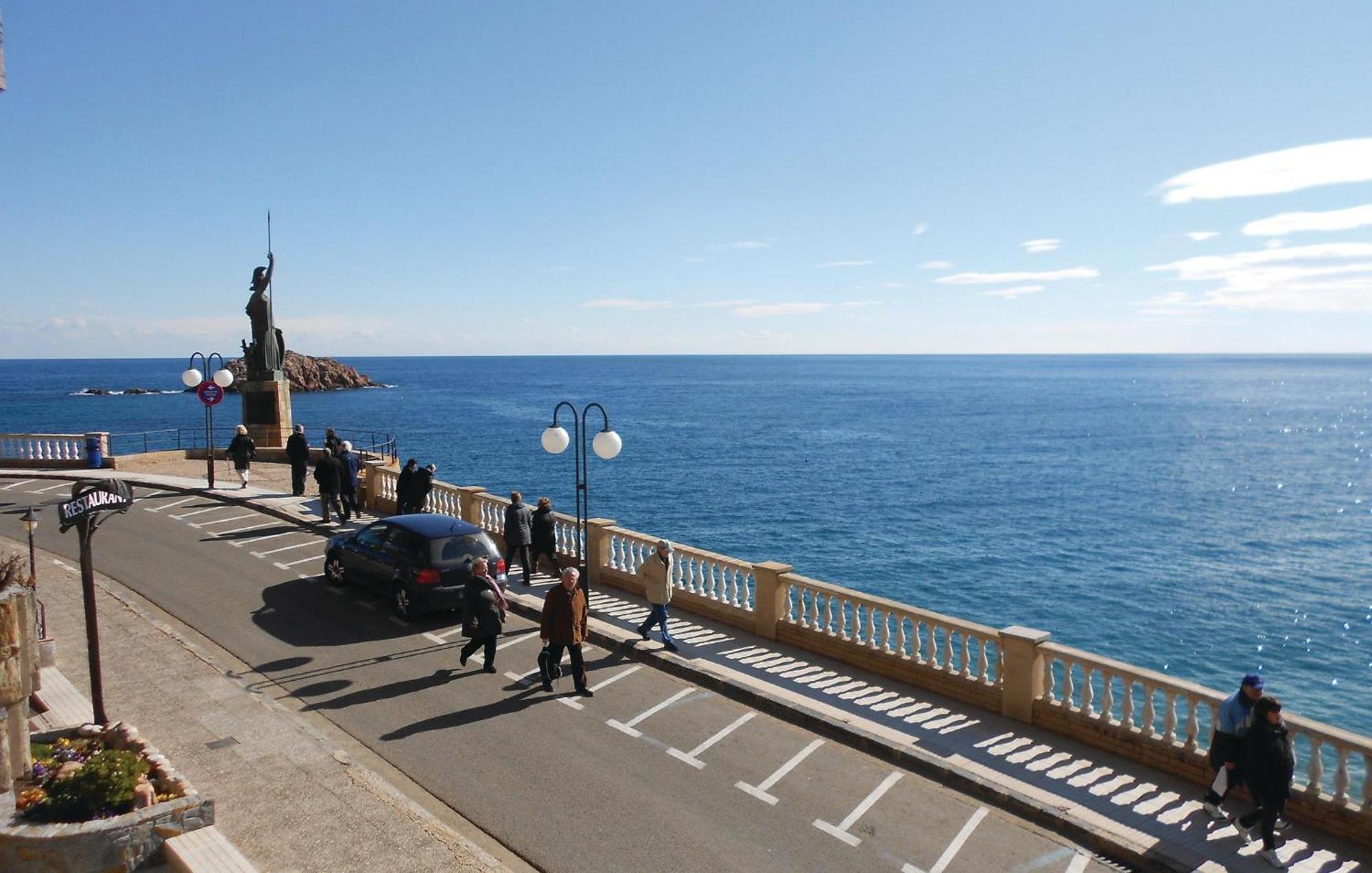 Stunning Apartment In Tossa De Mar With Wifi Buitenkant foto